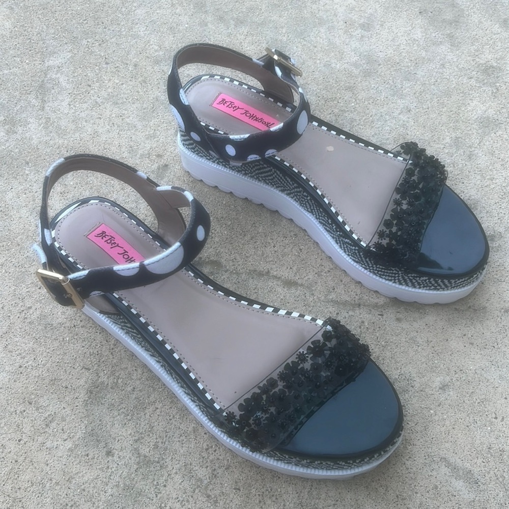 Betsey Johnson Funky Black & White Platform Sandal Women's 8.5